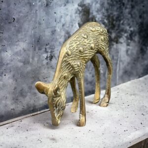 biche en laiton doré sculpté, estimation années 60/70