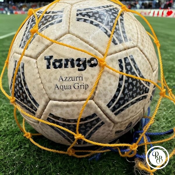 TANGO AZZURRI AQUA GRIP OFFICIAL FIFA 1988 ADIDAS MATCH BALL