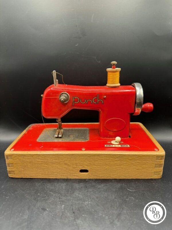 Ancienne machine à coudre jouet "Régina"
