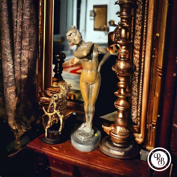 Grande statue en bronze - Femme nue au chignon - Sexy - signée - Collection - Décoration