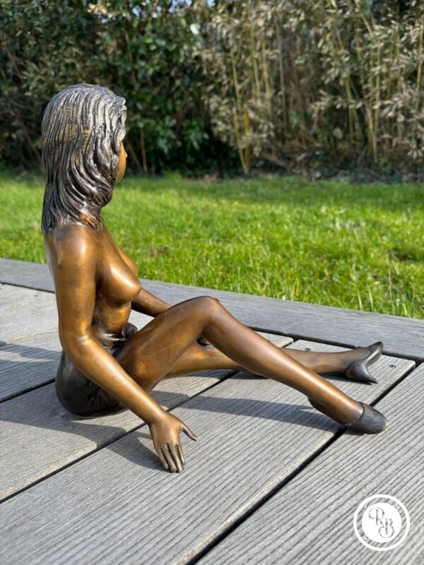 Statuette En Regule Sexy Femme Assi