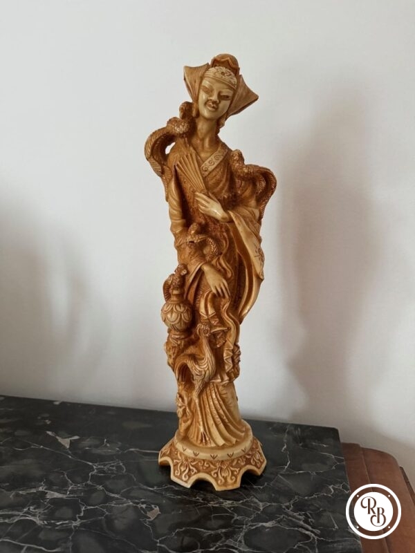 vintage ,statue en résine belle femme asiatique al'éventail et aux oiseaux