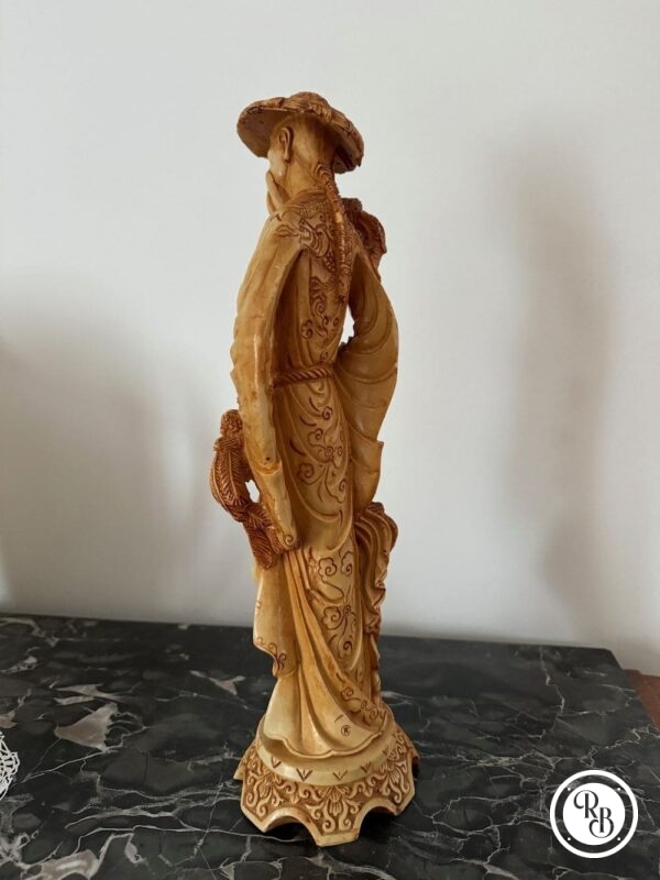 Figurine d'homme en résine chinoise vintage