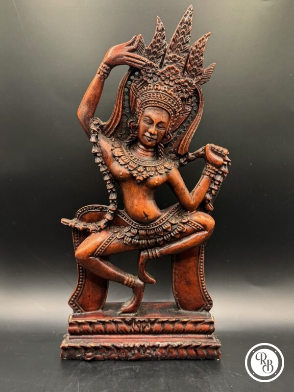 Statue d’une danseuse Apsara nymphe céleste