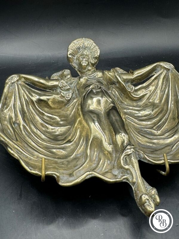 Cendrier Art nouveau Art décoration femme bras ouvert en laiton bronze doré ancien