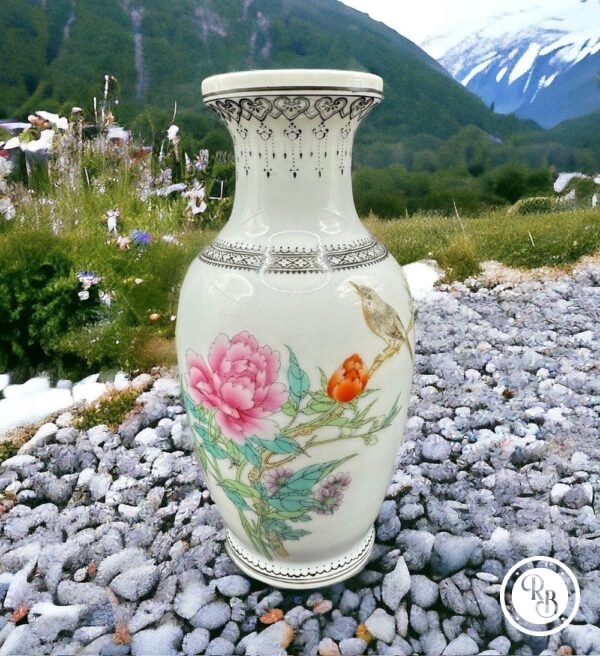 vase vintage en porcelaine fabriqué en Chine