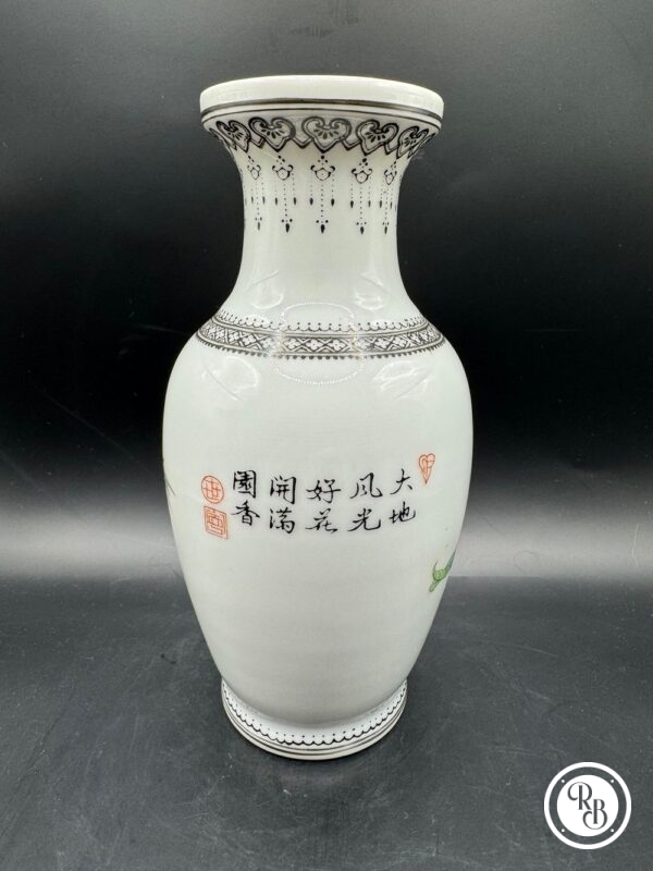 vase vintage en porcelaine fabriqué en Chine