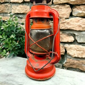 Ancienne lampe tempête - Rouge - Vintage - Déco chalet montagne - Années 60 -