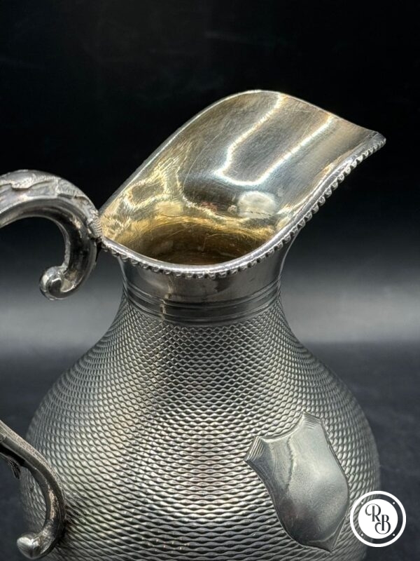 Magnifique Pot à lait ou à eau en métal argenté de la maison - Orfèvre Armand Fresnais - Début 20ème - Trépied - Image 6