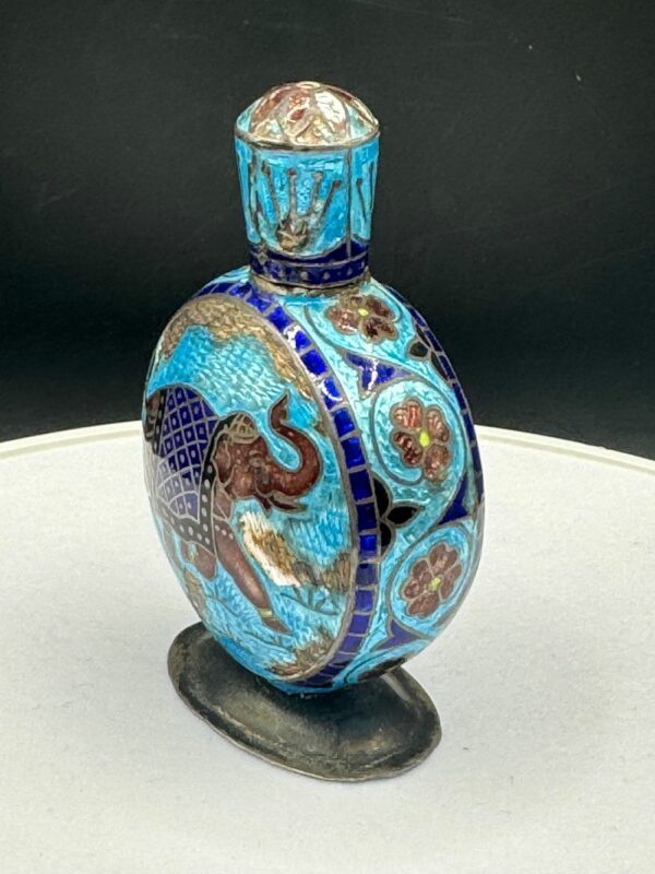 Un rare flacon de parfum miniature de couleur bleue dominante - En Argent 800/° et de fabrication antique d'Inde - Représentation d'un éléphant - Image 6