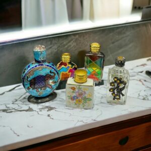 Magnifique ensemble de cinq anciens Flacons miniatures de Parfum - Collection