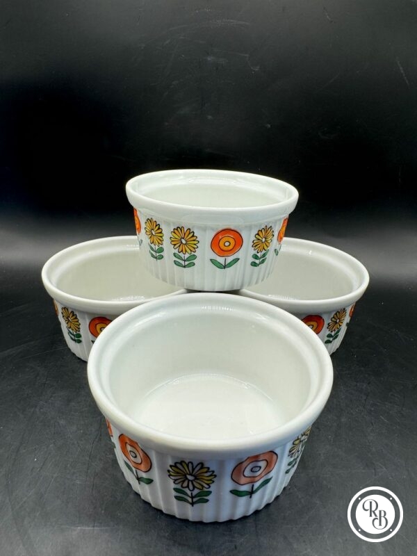 Quatre ramequins en porcelaine du Berry - Made in France - A décor de fleurs orange et jaune - Vintage - Image 2