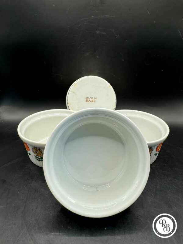Quatre ramequins en porcelaine du Berry - Made in France - A décor de fleurs orange et jaune - Vintage - Image 3