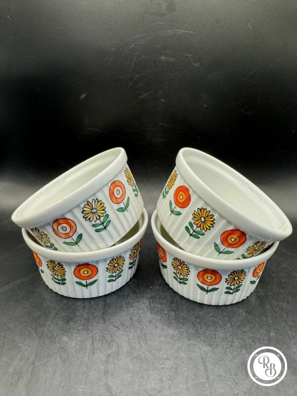 Quatre ramequins en porcelaine du Berry - Made in France - A décor de fleurs orange et jaune - Vintage - Image 4