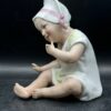 Rare et ancienne figurine antique d'un bébé fille assise - Biscuit/Porcelaine - Début 20ème-  blanc et rose - Collection - Décoration – Image 2