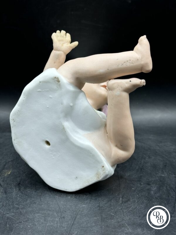 Rare et ancienne figurine antique d'un bébé fille assise - Biscuit/Porcelaine - Début 20ème-  blanc et rose - Collection - Décoration - Image 5