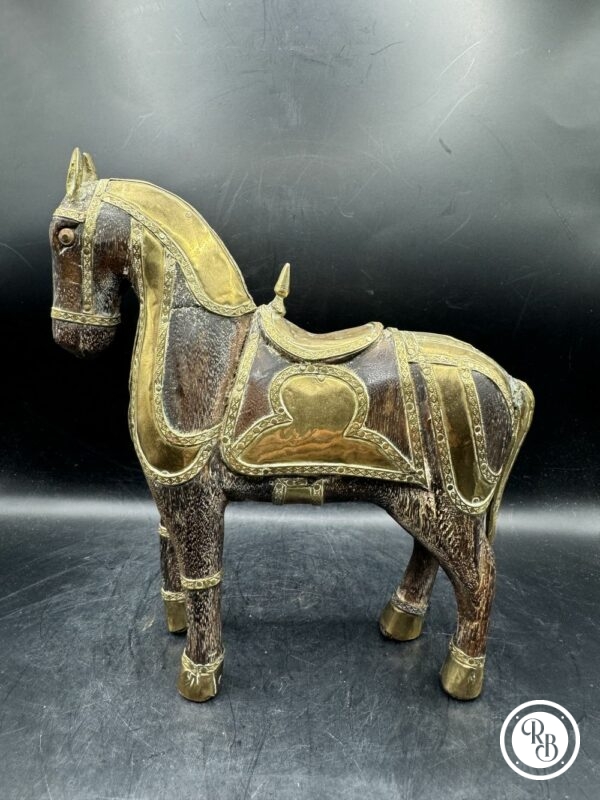Figurine de Cheval en bois avec décorations et dorures corporelles en laiton. Sculpture Orientale datant des années 1950/60 - Collection - Décoration – Image 2