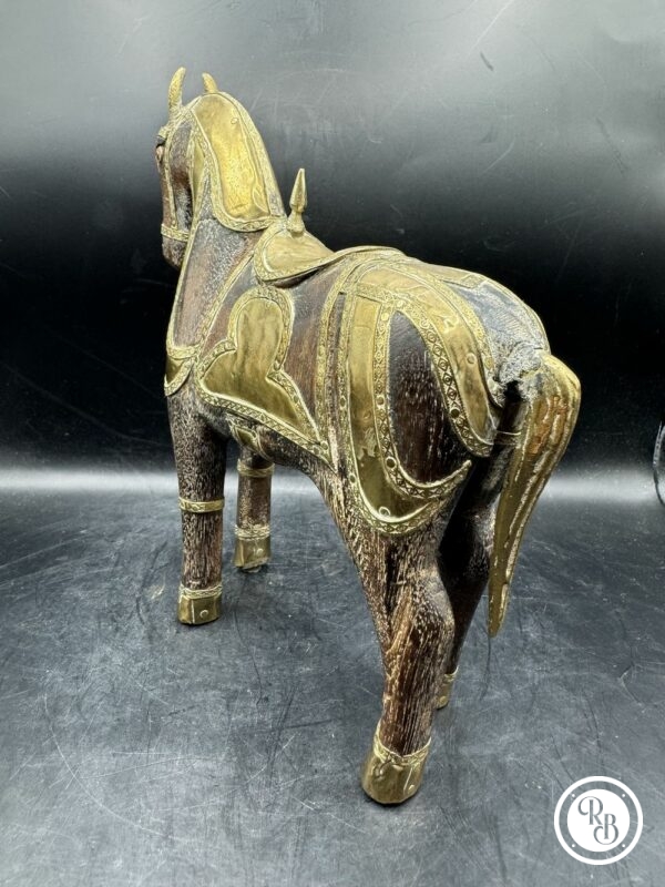 Figurine de Cheval en bois avec décorations et dorures corporelles en laiton. Sculpture Orientale datant des années 1950/60 - Collection - Décoration – Image 3