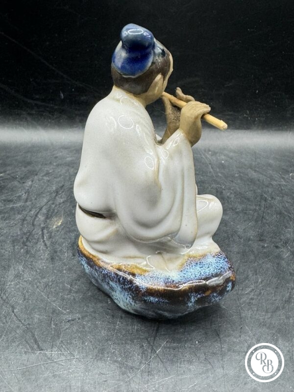 Miniature en céramique émaillée provenant de Chine et datée du Milieu du XXème - Joueur de flûte - Collection - Image 5