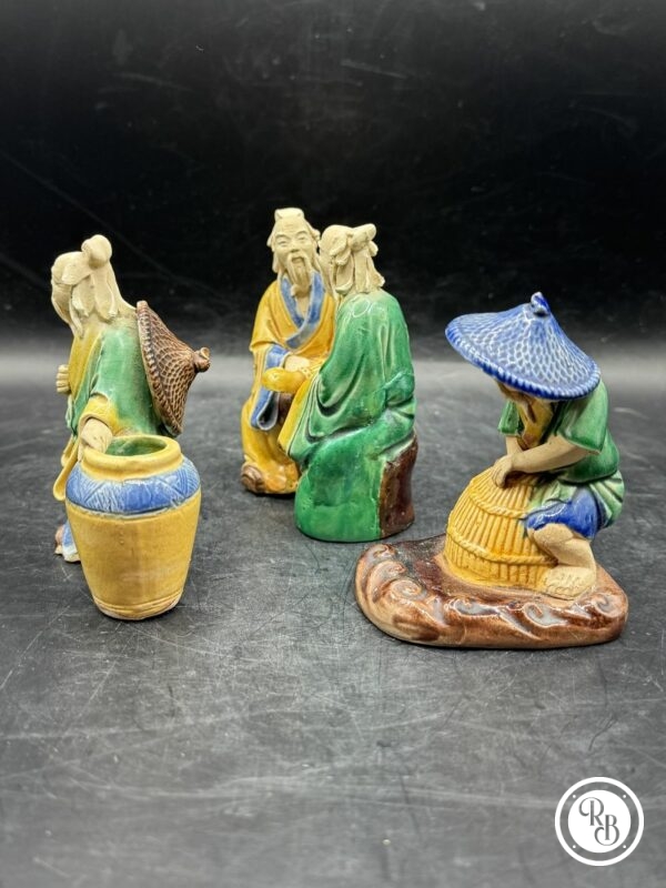 Lot de trois miniatures en terre cuite peintes à la main provenant de Chine et datées du Milieu du XXème - Collection - Image 3