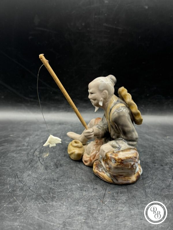 Miniature en céramique émaillée provenant de Chine et datée du Milieu du XXème - Pêcheur - Collection - Image 3