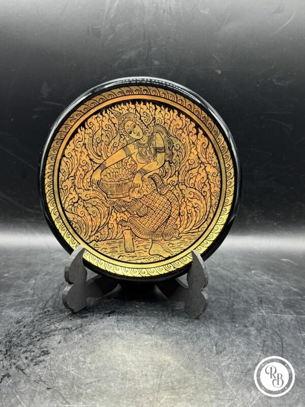 Rare petite Assiette thaïlandaise en laque noire - Dorée et peinte à la main - Décoration - Collection