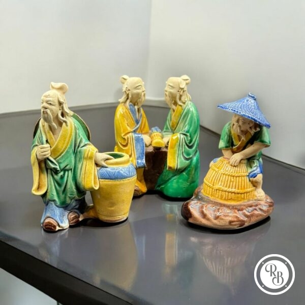 Lot de trois miniatures en terre cuite peintes à la main provenant de Chine et datées du Milieu du XXème - Collection