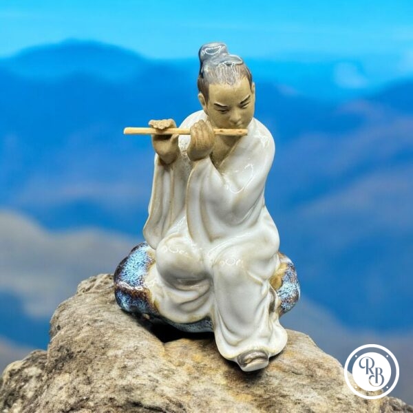Miniature en céramique émaillée provenant de Chine et datée du Milieu du XXème - Joueur de flûte - Collection