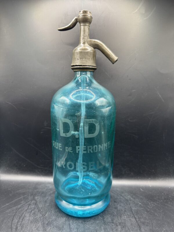 Rare et Magnifique Bouteille/Siphon à eau de Seltz du début du 20ème siècle en verre bleu/vert (années 1900/1920) - D.D Rue de Péronne - Roisel dans la Somme - Collection - Déco bar - Bistrot - Café – Image 2