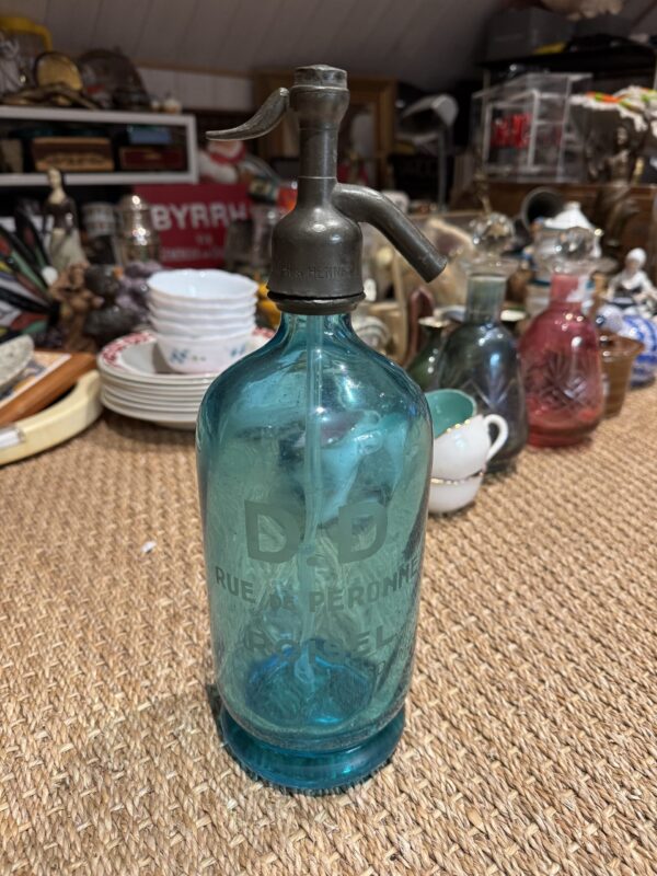 Rare et Magnifique Bouteille/Siphon à eau de Seltz du début du 20ème siècle en verre bleu/vert (années 1900/1920) - D.D Rue de Péronne - Roisel dans la Somme - Collection - Déco bar - Bistrot - Café – Image 3