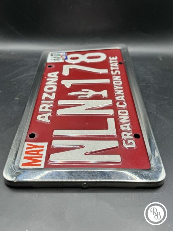 Véritable Plaque d’immatriculation des Etats Unis (usa) et son support de voiture (ce qui est rare) - Arizona Rouge - Décoration - Collection - Image 3