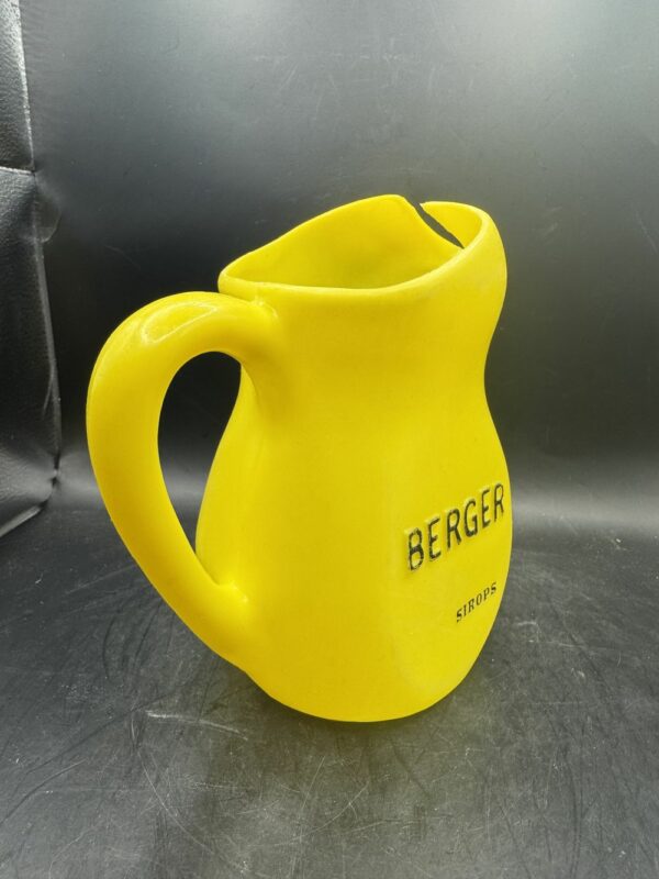 Pichet en plastique jaune - objet publicitaire - Berger sirop  - Décoration - Collection - Pastis - Bistrot - Bar - Café - Vintage – Image 2