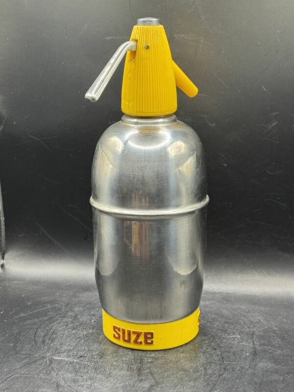 Rare et Magnifique Bouteille/Siphon à eau de la marque Suze des années 70 - En Inox et plastique jaune - Collection - Déco bar - Bistrot - Café - Vintage – Image 3