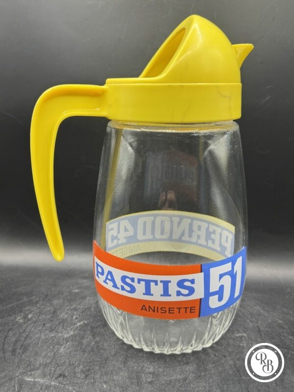 Ancien Pichet haut en verre et en plastique jaune des années 60/70 de la marque Pernod 45 - Pastis 51 - Anisette - Décoration Café/Bistrot/Bar - Vintage – Image 3