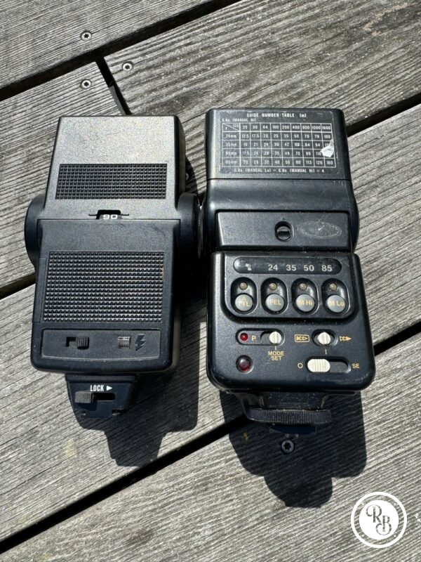 Lot - Duo Flashs Vivitar 273 et Canon 300 TL - Pour Appareil photo Argentique - Image - Prise de vue - Kodak - Nikon - Vintage – Image 4