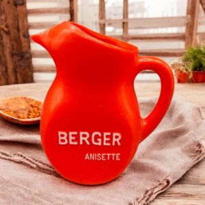 Pichet en plastique rouge - objet publicitaire - Berger anisette - Décoration - Collection - Pastis - Bistrot - Bar - Café - Vintage