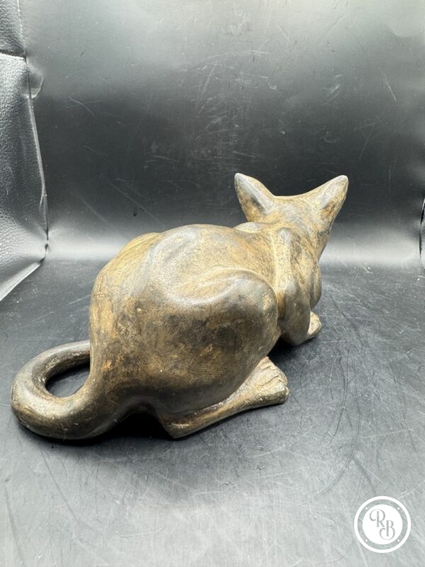 Rare Pierre Chenet (École du 20e siècle) - Sculpture Chat à l’affût - Bronze à patine brune -Cachet de la couronne et cachet de la signature sous le ventre - Décoration - Collection – Image 4
