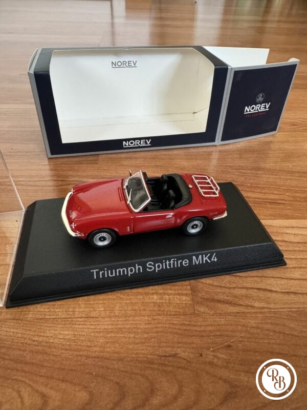 Rare - Introuvable - Norev - Triumph Spitfire mk IV Spider 1972 - 1/43 - Rouge - métal - Avec sa boite jamais ouverte – Image 3
