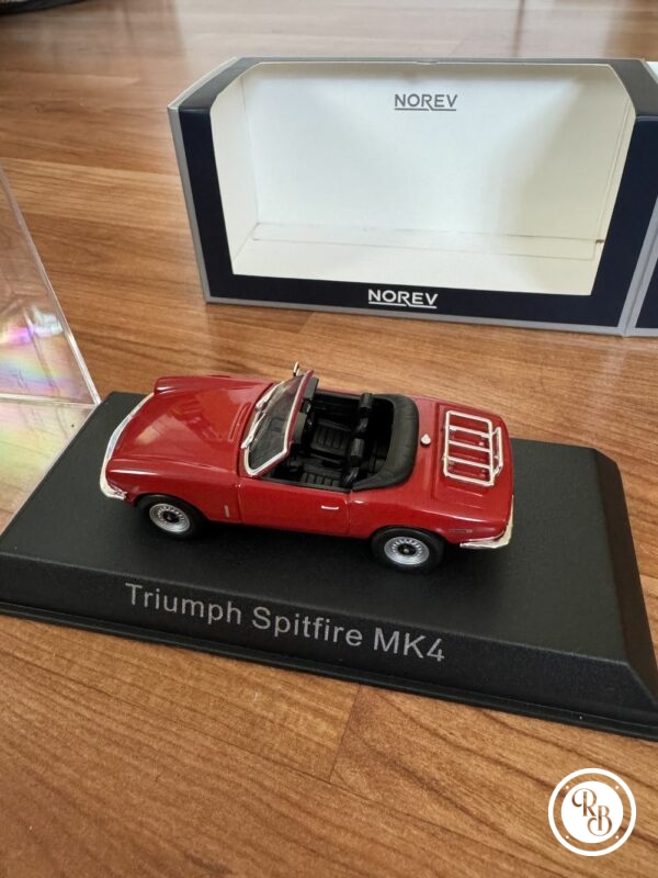 Rare - Introuvable - Norev - Triumph Spitfire mk IV Spider 1972 - 1/43 - Rouge - métal - Avec sa boite jamais ouverte – Image 4