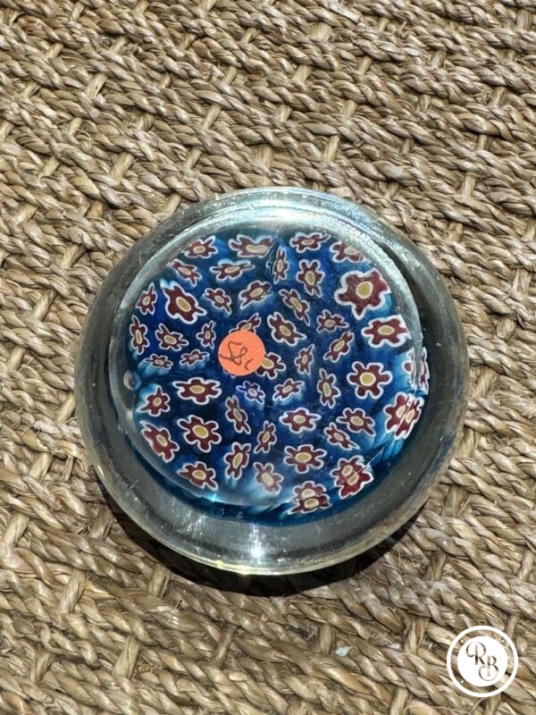 Ancienne et unique Sulfure (Presse papier en verre) - De couleur bleue turquoise dominante et rouge - Murano - millefiori - Déco - Collection - Diamètre 7,5 cm – Image 6