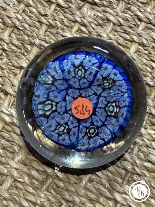 Ancienne et unique Sulfure (Presse papier en verre) - De couleur bleue avec des fleurs blanches et rouges - Murano - millefiori - Décor floral - Déco - Collection - Diamètre 5,5 cm – Image 6