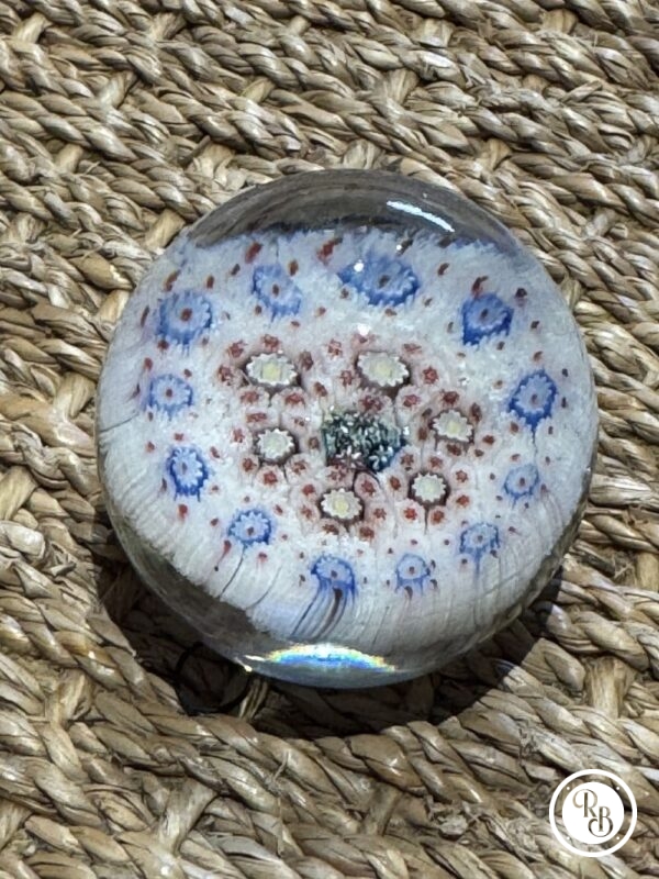 Ancienne et unique Sulfure (Presse papier en verre) - De couleur blanche et fleurs multicolors - Murano - millefiori - Décor floral - Déco - Collection - Diamètre 5 cm – Image 3