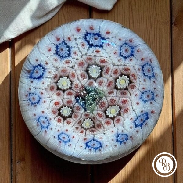 Ancienne Sulfure (Presse papier en verre) - De couleur blanche - Murano - millefiori - Décor floral - Déco - Collection - Diamètre 5 cm