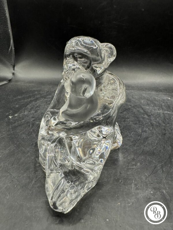 Rare - Presse papier - Singe / Guenon et son petit - En Cristal transparent et poli - Cristallerie de Saint Louis - Décoration - Collection – Image 3