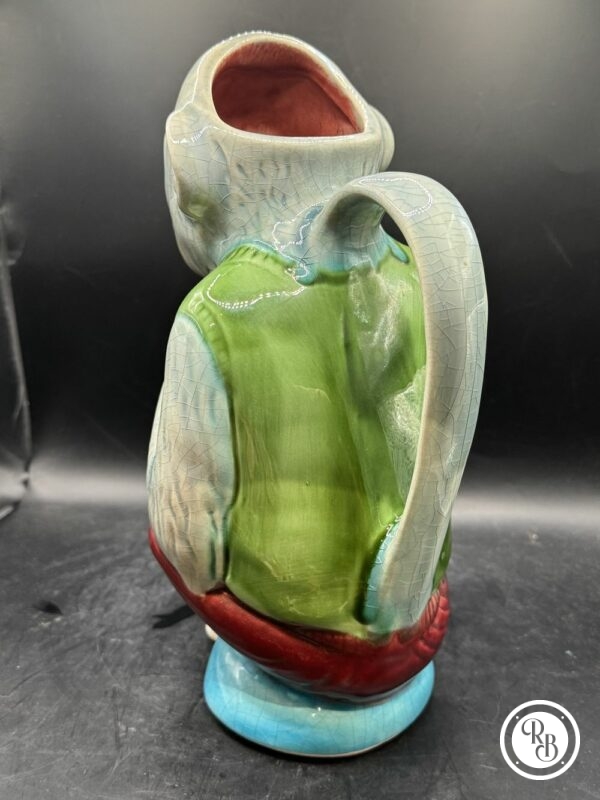 Ancien et rare grand Pichet/Broc/Cruche en faïence de Saint Germain - Singe faisant de la musique - Barbotine - vert, rouge, beige et bleu turquoise - Estampillé et numéroté - Collection - Décoration – Image 4