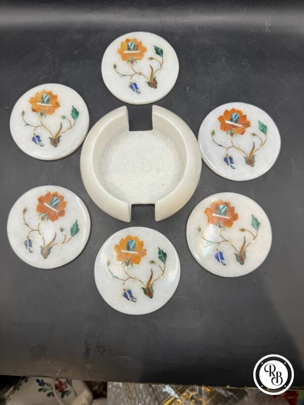Très rares - six anciens dessous de verre à thé en marbre blanc (et leur support) avec incrustation de pierres orange, bleue et verte - Taj Mahal - Artisanat - Collection - Déco – Image 2
