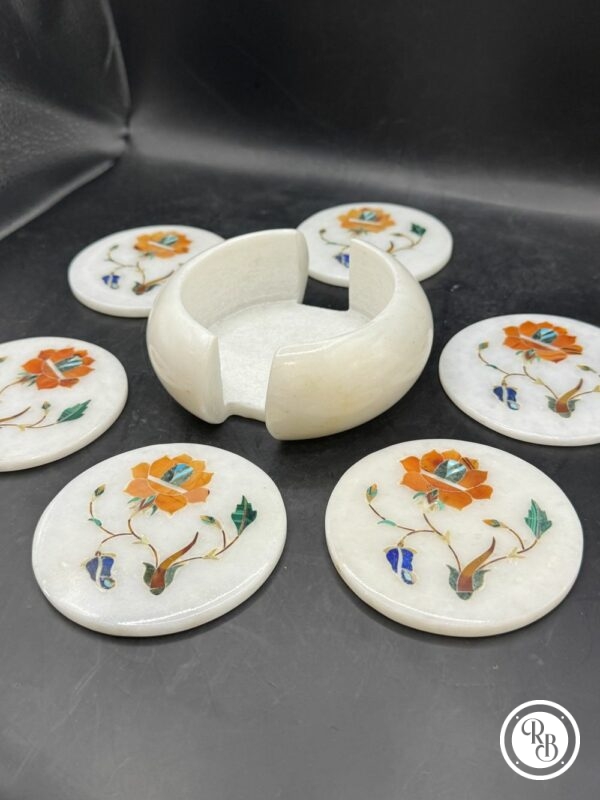 Très rares - six anciens dessous de verre à thé en marbre blanc (et leur support) avec incrustation de pierres orange, bleue et verte - Taj Mahal - Artisanat - Collection - Déco – Image 3