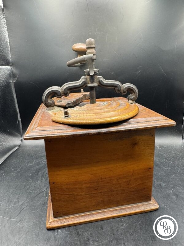 Rare ancien Moulin à Café de la marque Peugeot et Cie (avec sa plaque d'origine) - Collection - Décoration - Vers 1940 – Image 3
