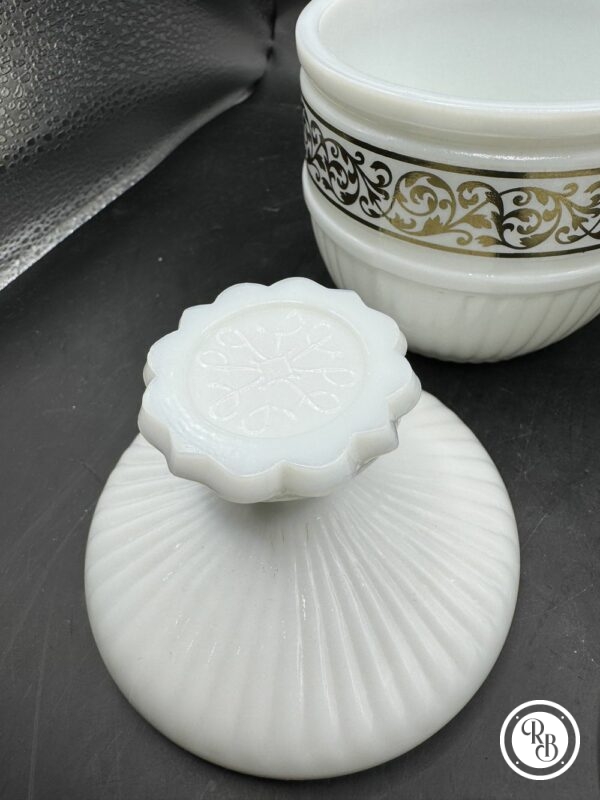 Paire/duo de d'anciens pots/poudriers en Opaline blanche avec bandeau de fleurs stylisées couleur or - Déco - Collection – Image 6