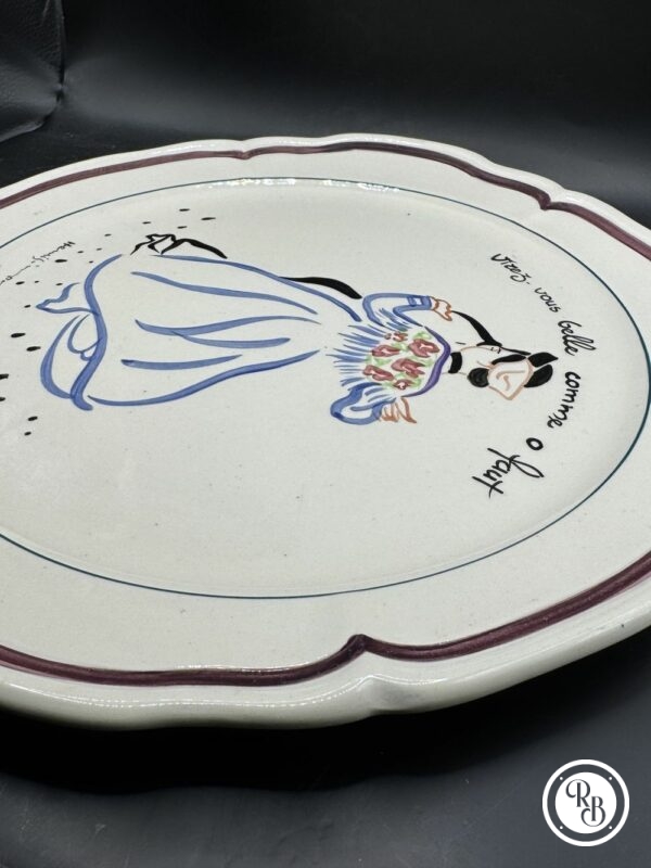 Ancienne grande Assiette/Plat (2) en Faïence, l'ensemble signé Henry Simon - La danse du patois - La Roche sur Yon - Vendée - Décoré main - Collection - Décoration – Image 5